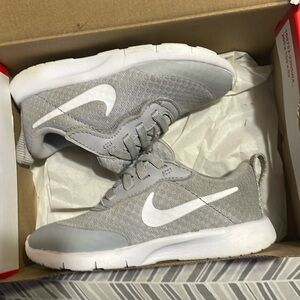Nike Tanjun Easyon(TDV), Wolf Grey/White-White, size 8c shoes